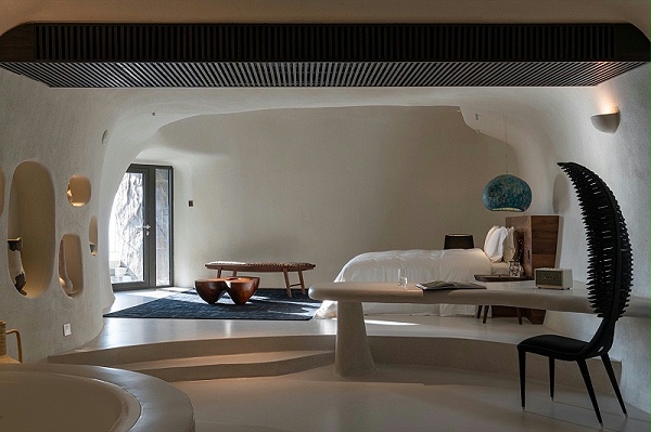 亿伽设计-汤泉设计-崖壁泳池度假酒店：原始洞穴体验的空间转译