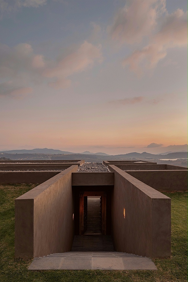 亿伽设计-汤泉设计-El Retiro Spa馆：建筑摒弃了“立面”的概念