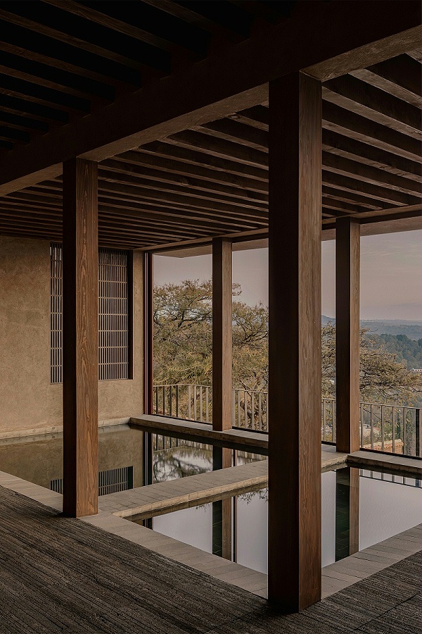 亿伽设计-汤泉设计-El Retiro Spa馆：建筑摒弃了“立面”的概念