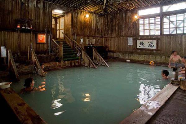 大雪地区的复古温泉Sukayu Onsen首次体验混合沐浴！