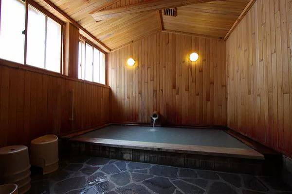 大雪地区的复古温泉Sukayu Onsen首次体验混合沐浴！