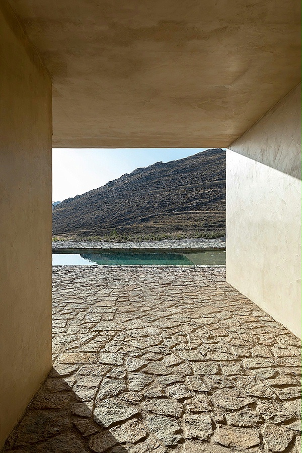亿伽设计-温泉设计-汤泉设计-HOMA VAGIA泳池酒店：与自然融为一体的建筑